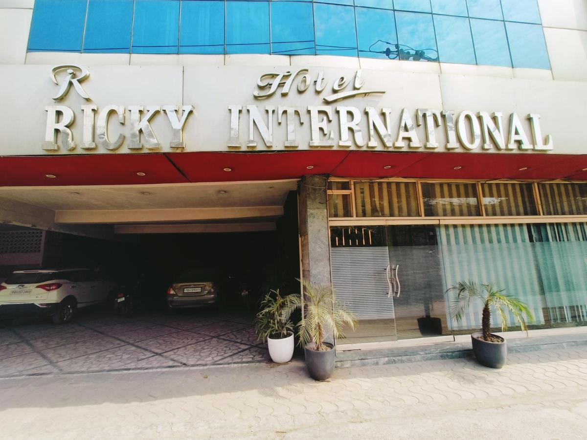Hotel Ricky International Αμριτσάρ Εξωτερικό φωτογραφία